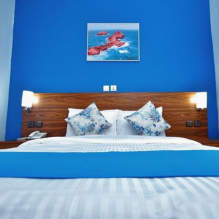 Robert'S Hotel Абиджан Екстериор снимка