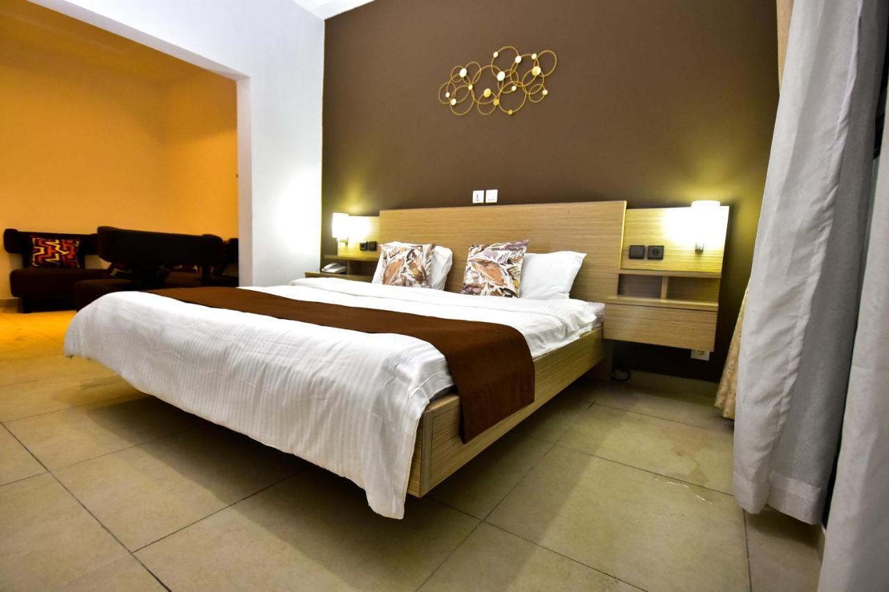 Robert'S Hotel Абиджан Екстериор снимка