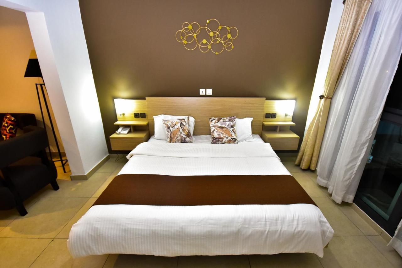 Robert'S Hotel Абиджан Екстериор снимка