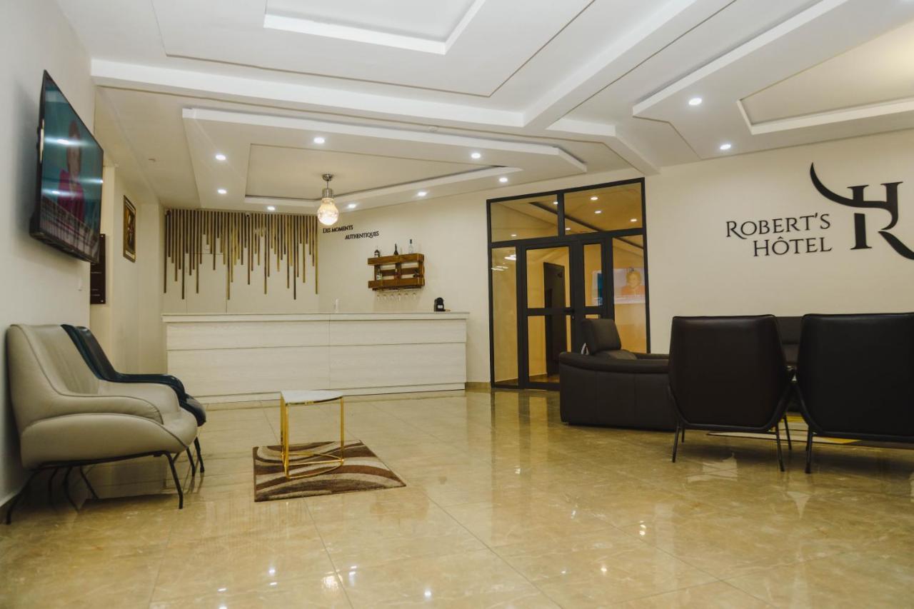 Robert'S Hotel Абиджан Екстериор снимка