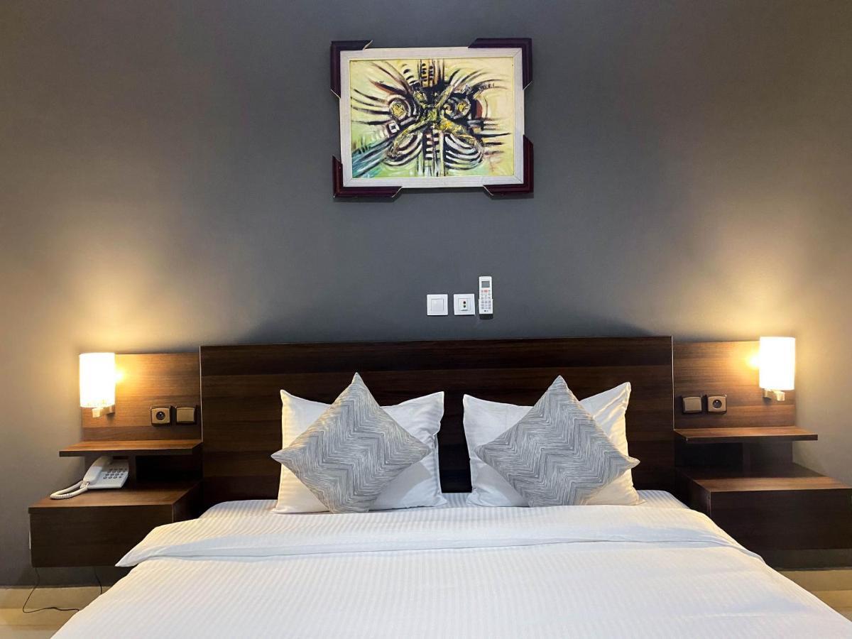 Robert'S Hotel Абиджан Екстериор снимка