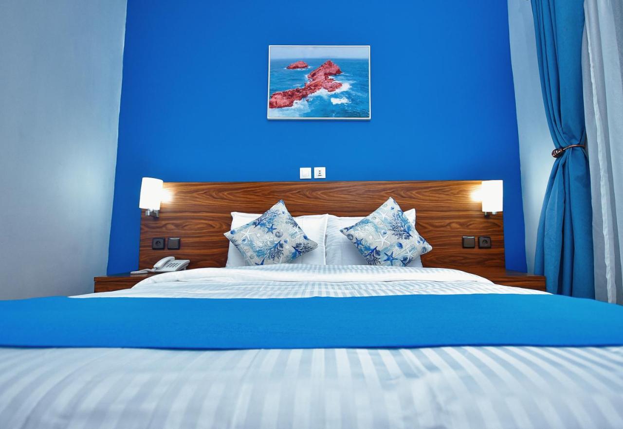 Robert'S Hotel Абиджан Екстериор снимка