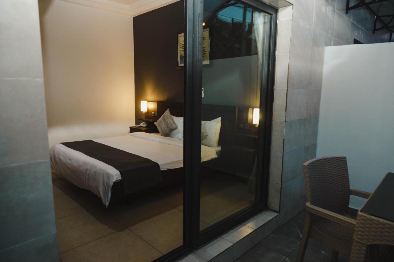 Robert'S Hotel Абиджан Екстериор снимка