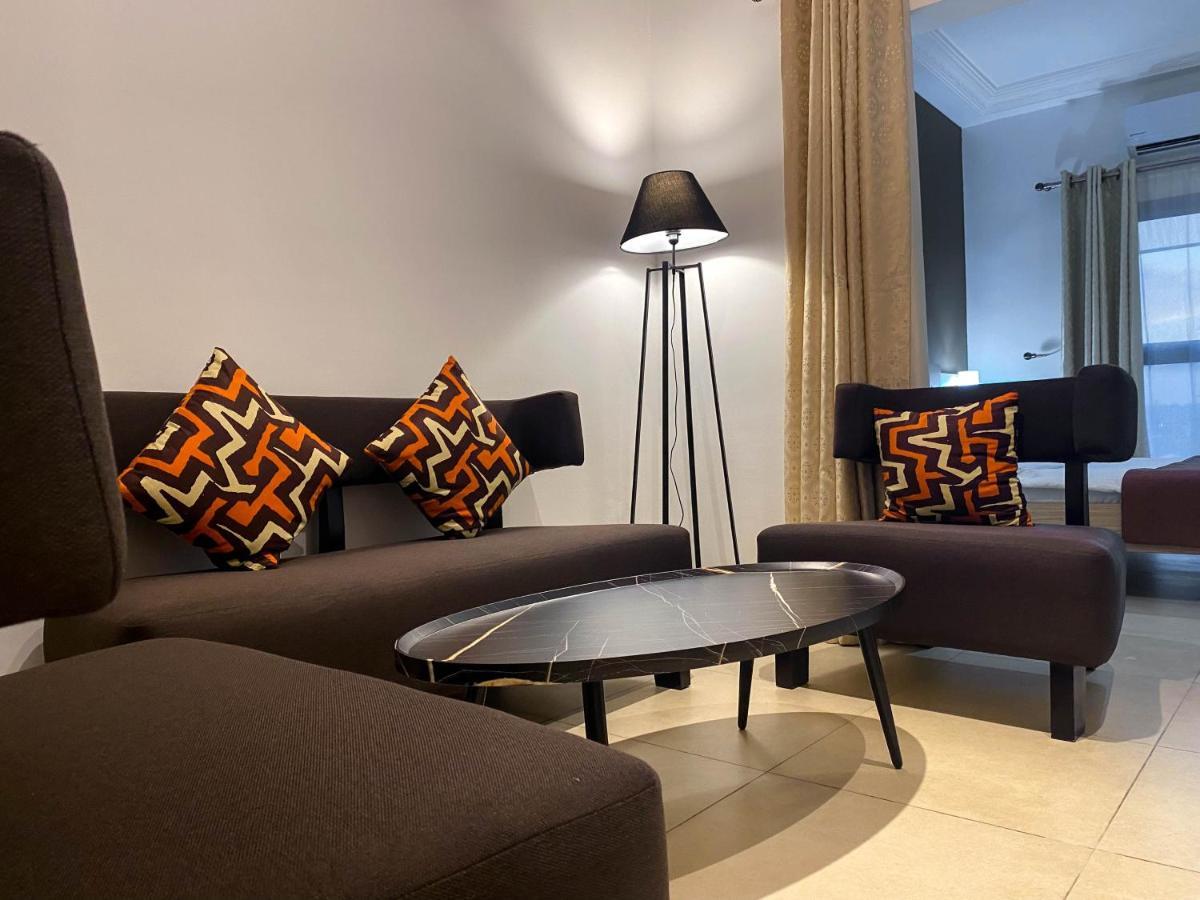Robert'S Hotel Абиджан Екстериор снимка