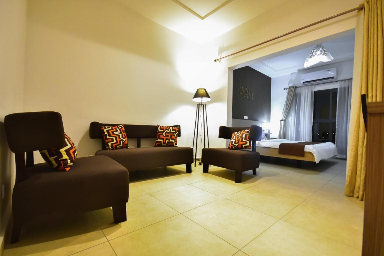Robert'S Hotel Абиджан Екстериор снимка