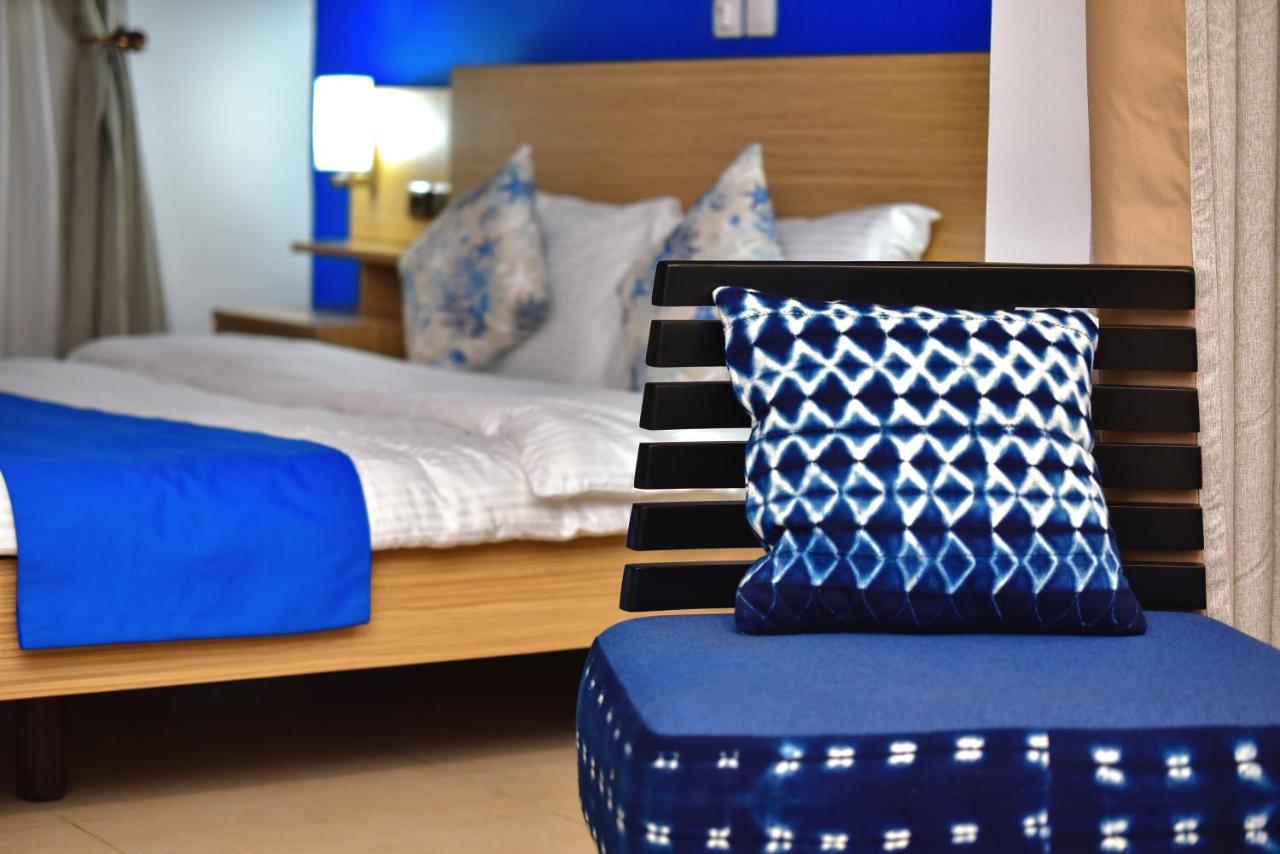 Robert'S Hotel Абиджан Екстериор снимка