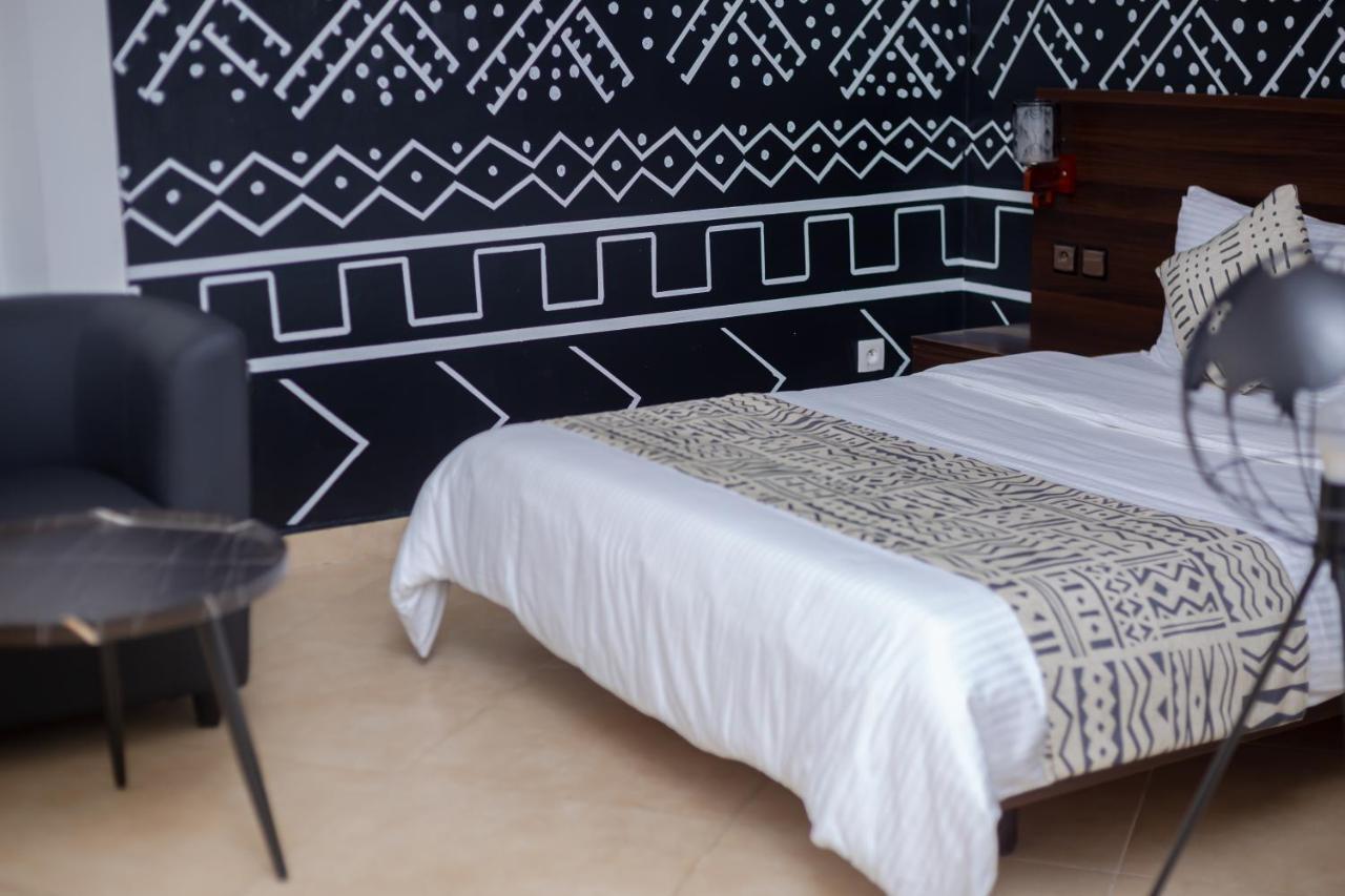 Robert'S Hotel Абиджан Екстериор снимка